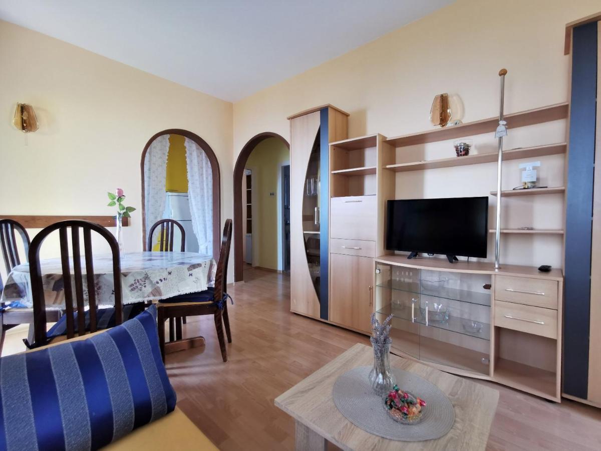 Apartment Delost Laurana Esterno foto