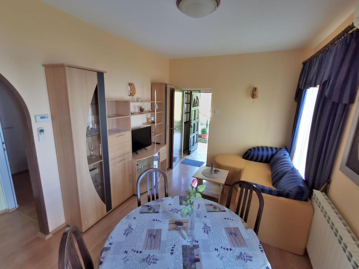 Apartment Delost Laurana Esterno foto
