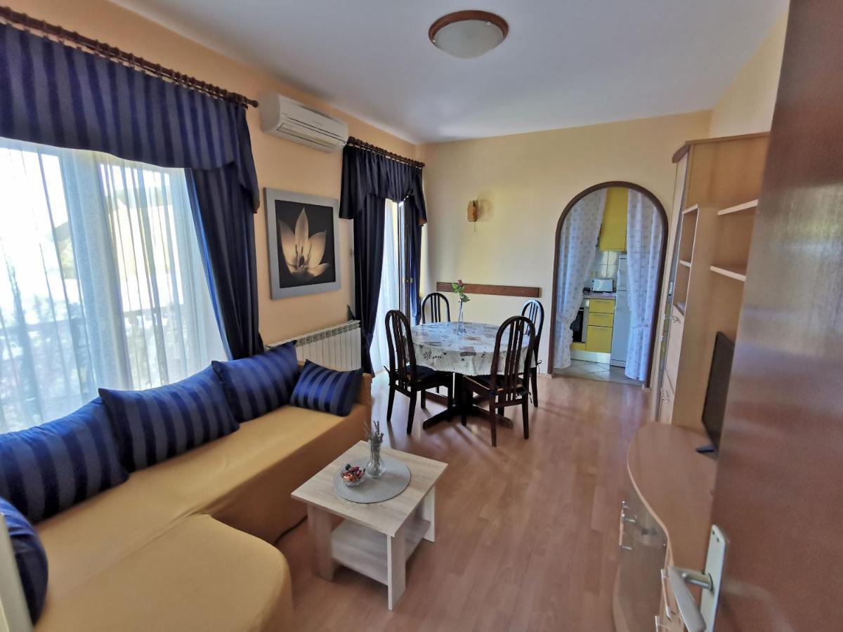 Apartment Delost Laurana Esterno foto